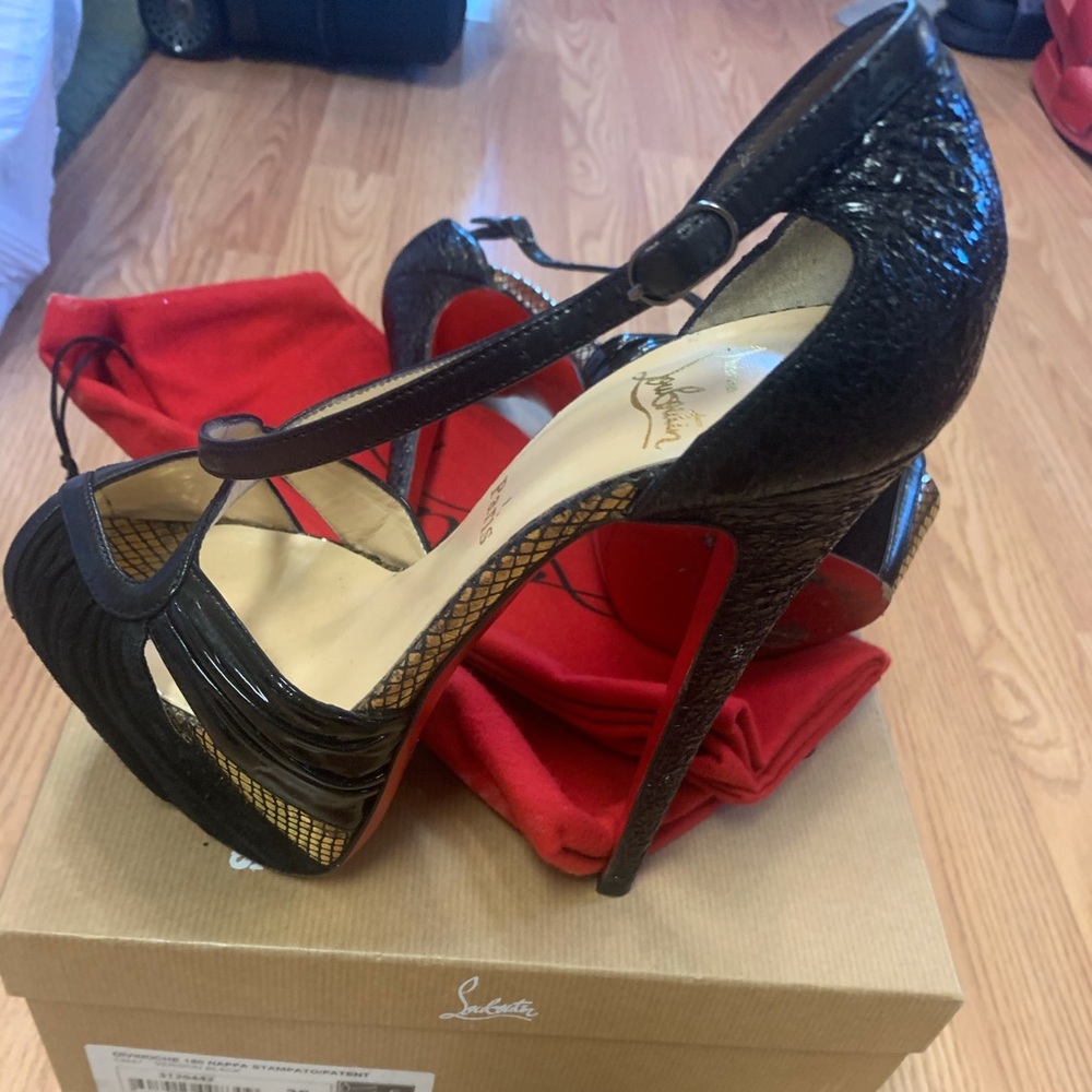 Christian Louboutin Divinoche Pump size 39